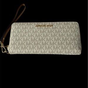 Michael Kors Jet Set Travel Wallet Wristlet 35F8GTVT3P